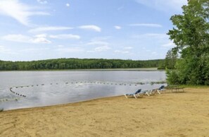 Beach nearby, sun-loungers, beach towels
