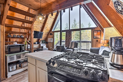 Cozy A-Frame w/ Hot Tub Near Arrowbear Lake!