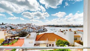 Property grounds - Vila Vida (8) | Private Heated Pool | Sea & Beach | Roof Terrace | Restaurants (Ferragudo)