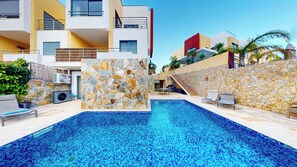 Piscine extérieure, piscine chauffée