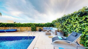 Outdoor pool, a heated pool - Vila Vida (8) | Private Heated Pool | Sea & Beach | Roof Terrace | Restaurants (Ferragudo)