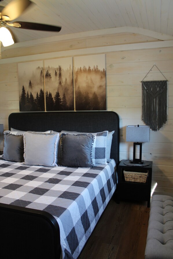 1 chambre, fer et planche à repasser, draps fournis