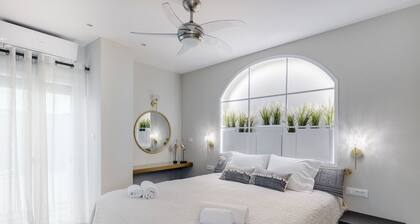 "Polis Suite" - Downtown Luxury and Comfort