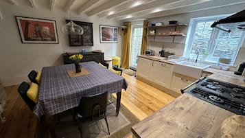 Cottage | Dining