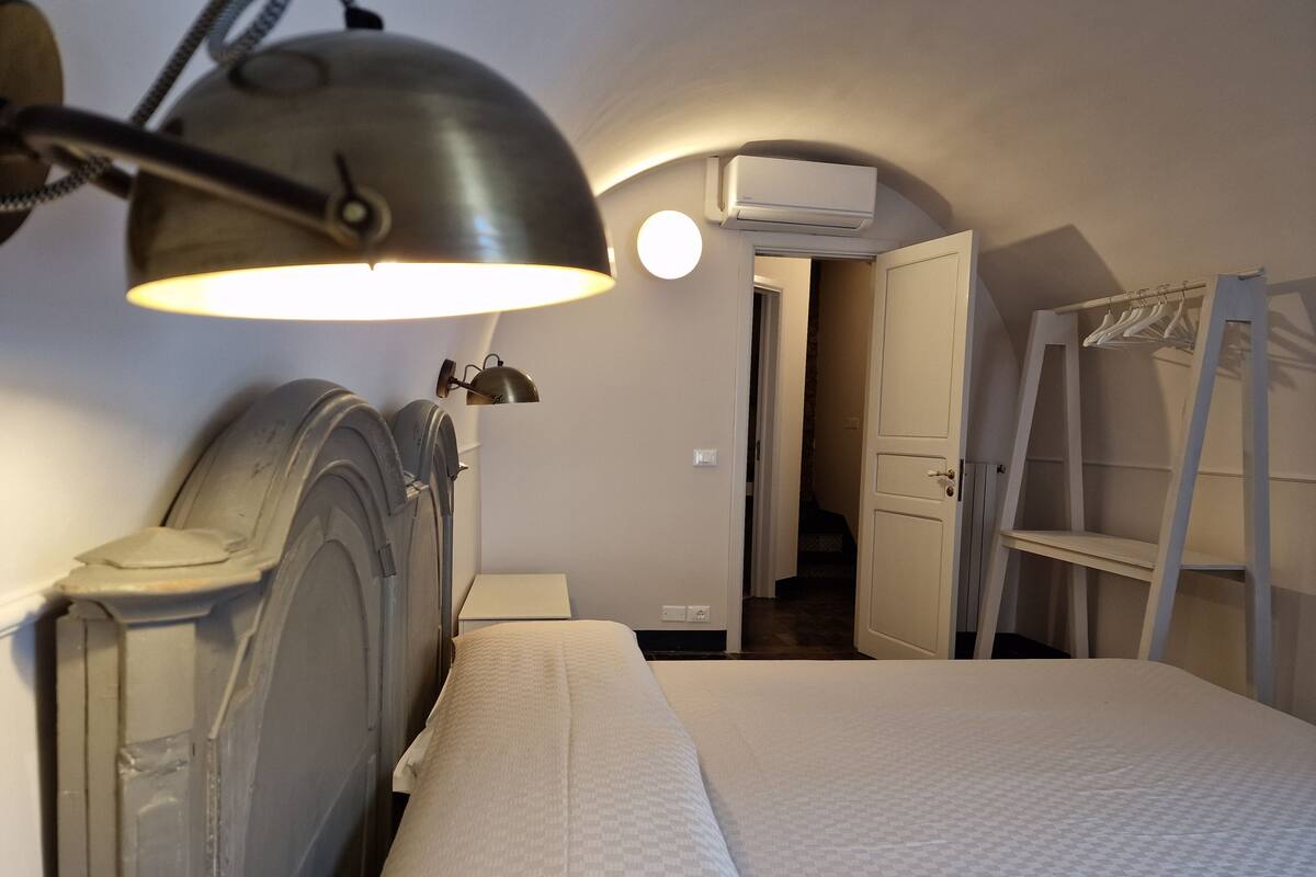 Standard Room, 1 Double Bed | In-room safe, iron/ironing board, free WiFi, bed sheets