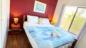 5 bedrooms, desk, free WiFi, bed sheets