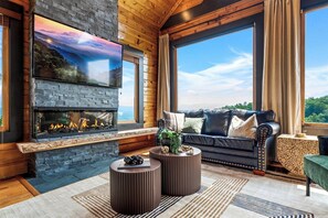 Smart TV, fireplace, video games, DVD player - GREAT Location & Mtn View! Hot tub+Pool Tbl+Gamer Beds -1min walk to resort pool (Sevierville)
