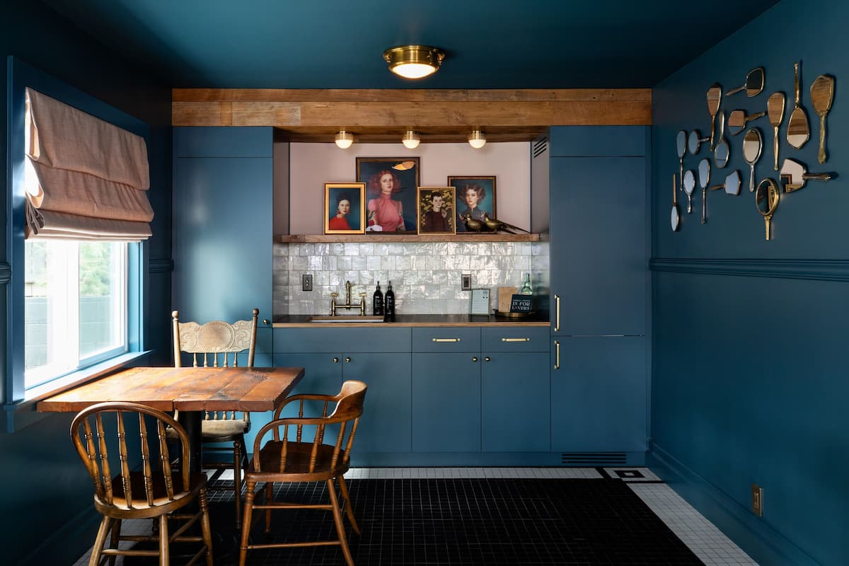 Lucille's Manor | Dapur pribadi | Mesin pembuat kopi/teh, lemari es besar, microwave, dan ketel listrik