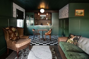 Otto's Chalet | Einkaeldhús | Ísskápur í fullri stærð, örbylgjuofn, kaffivél/teketill, rafmagnsketill
