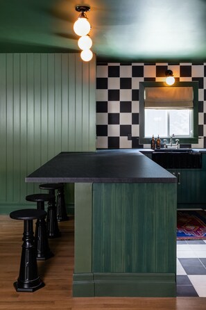 Orville's Lodge | Dapur pribadi | Lemari es besar, microwave, mesin pembuat kopi/teh, dan ketel listrik