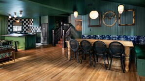 Orville's Lodge | 房內用餐區