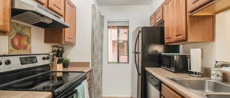 Frigorífic, microones, forn i placa de cuina