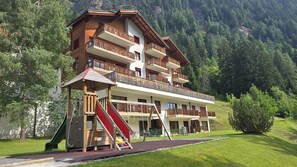Exterior - Stylish Apartment in the Ski and Thermal Spa Resort of Leukerbad (Leukerbad)