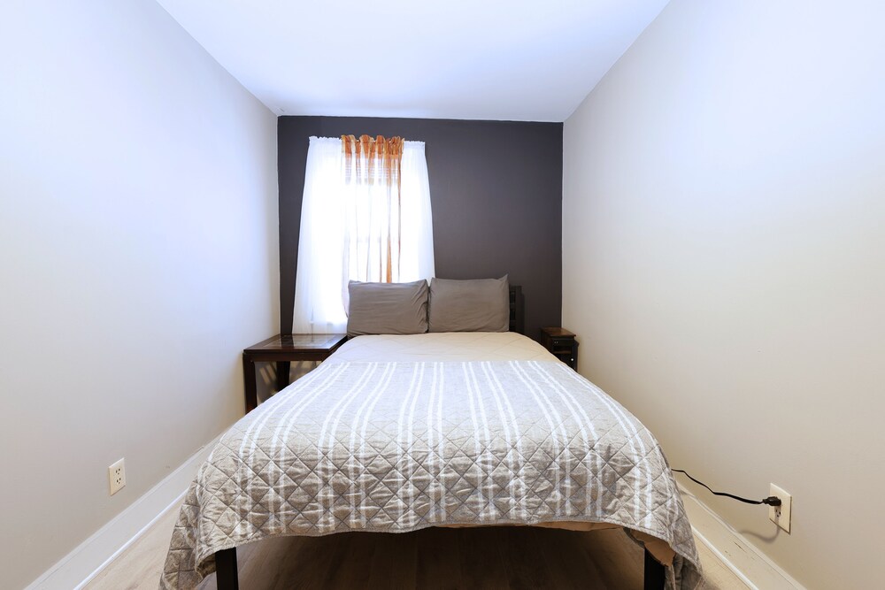 Modern Sauna 8BR Sleeps 24+ HOT tub Just 5 mins to Hunter Mountain