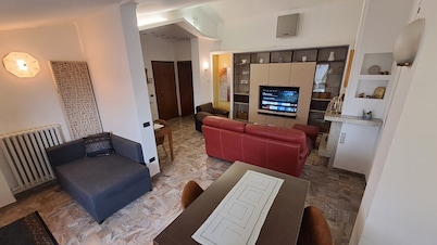 Penthouse 90 sm with terraces + closed parking space -served by public transport