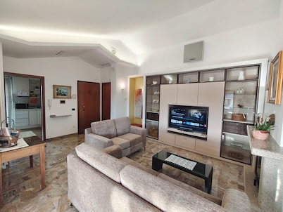 Penthouse 90 sm with terraces + closed parking space -served by public transport