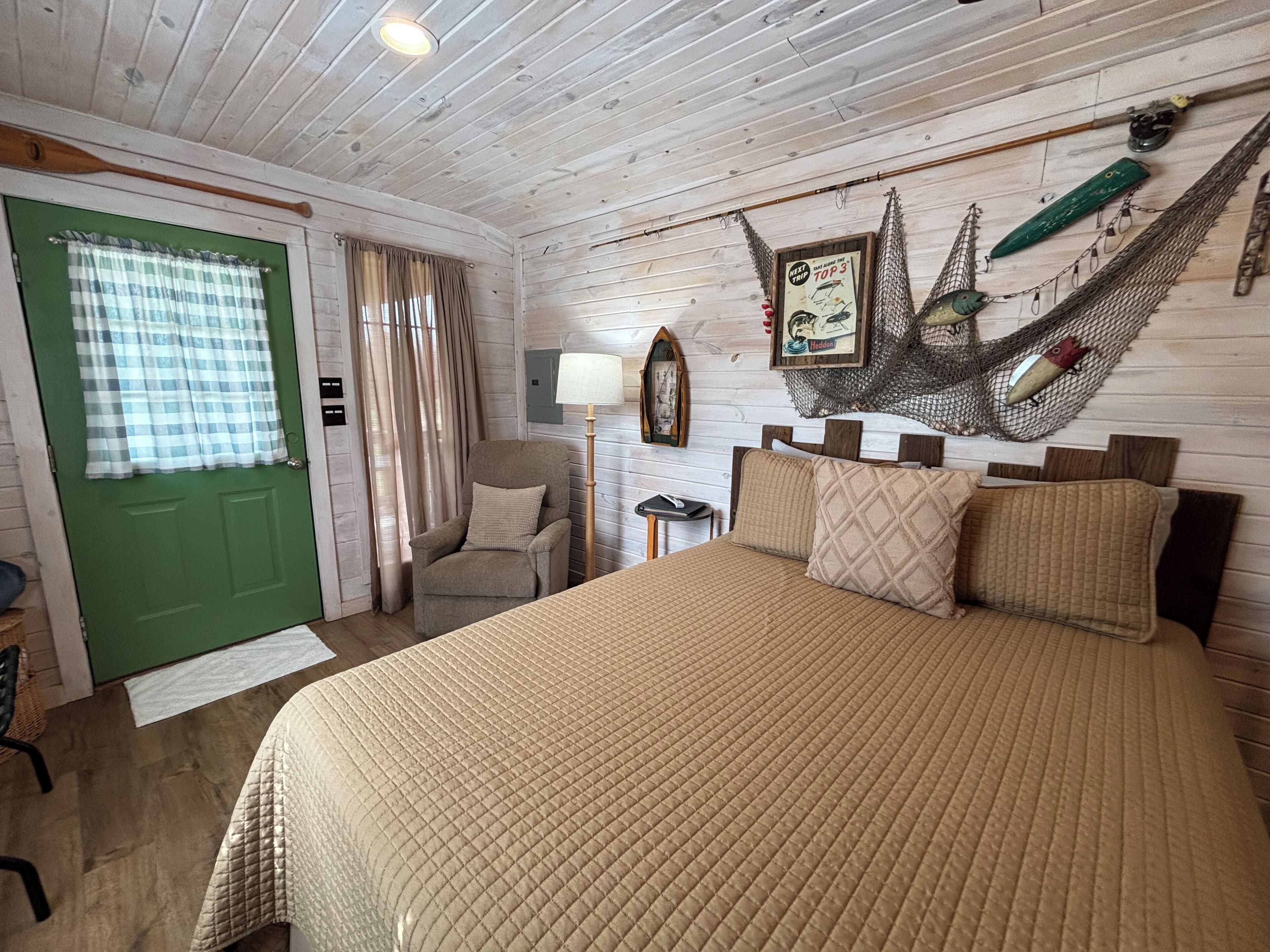 1 bedroom, bed sheets