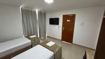 Chambre Deluxe avec lits jumeaux | 1 chambre, bureau, Wi-Fi gratuit, draps fournis
