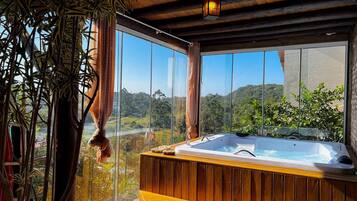 Bungalow familiar, 2 habitaciones, bañera de hidromasaje | Bañera de hidromasaje