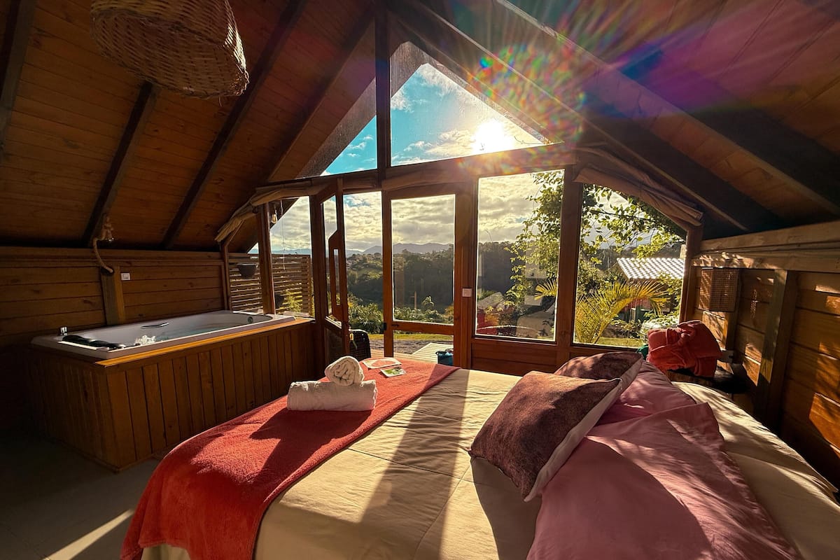 Individually decorated, individually furnished, laptop workspace