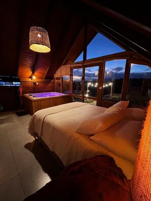 Cabaña romántica, 1 cama Queen size, hidromasaje | Decoración personalizada y muebles diferentes 