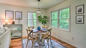 A dining area with a round table, chairs, and a hanging light fixture. - Highlands Escape, 1 mile to town - Retreat to the Mountains to Relax (Highlands)