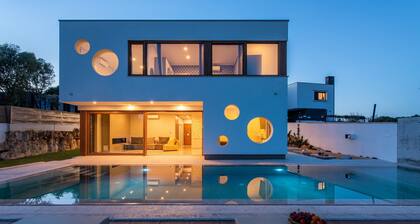 Villa Artist with Pool