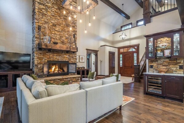 Interior - Suncadia 5 Bdrm Elegant Home near Golf Course, Covered Patio and Hot Tub (Cle Elum)