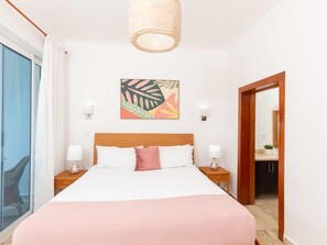 2 chambres, fer et planche à repasser, Wi-Fi, draps fournis