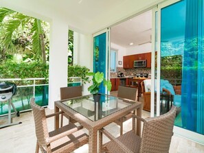 Dining - Comfortable Beachfront Apartment with Terrace (Sosúa)