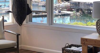 Harbor View Apartment, Boothbay Center, Walk to Shops, Restaurants, Footbridge