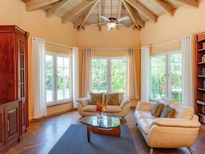 TV - Exclusive Villa at Hideaway Beach (Cabarete)