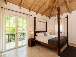 4 bedrooms, iron/ironing board, WiFi, bed sheets - Exclusive Villa at Hideaway Beach (Cabarete)