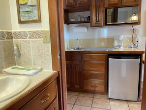 Fridge, microwave, coffee/tea maker, electric kettle