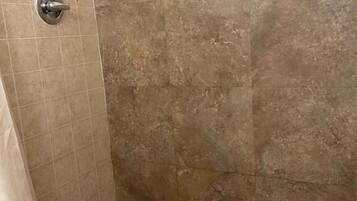 Quarto solteiro | Banheiro