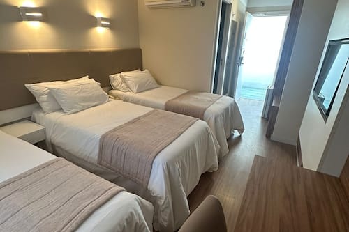 Quarto triplo luxo, 3 camas de solteiro | Wi-Fi de cortesia, roupa de cama
