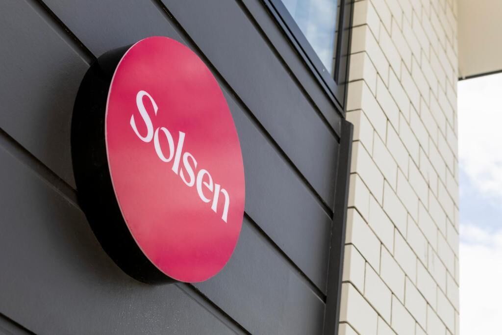 A red sign with the word "Solsen" on a building facade.