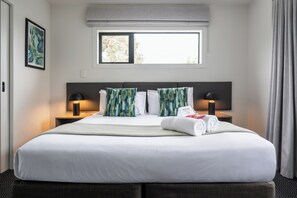 Deluxe Room | Premium bedding, Select Comfort beds, in-room safe, desk - Solsen Flexi Stay (Auckland)