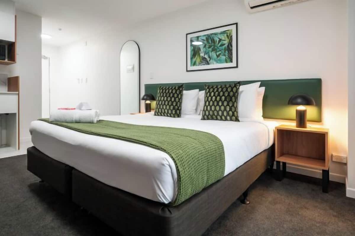 Premium bedding, Select Comfort beds, in-room safe, desk