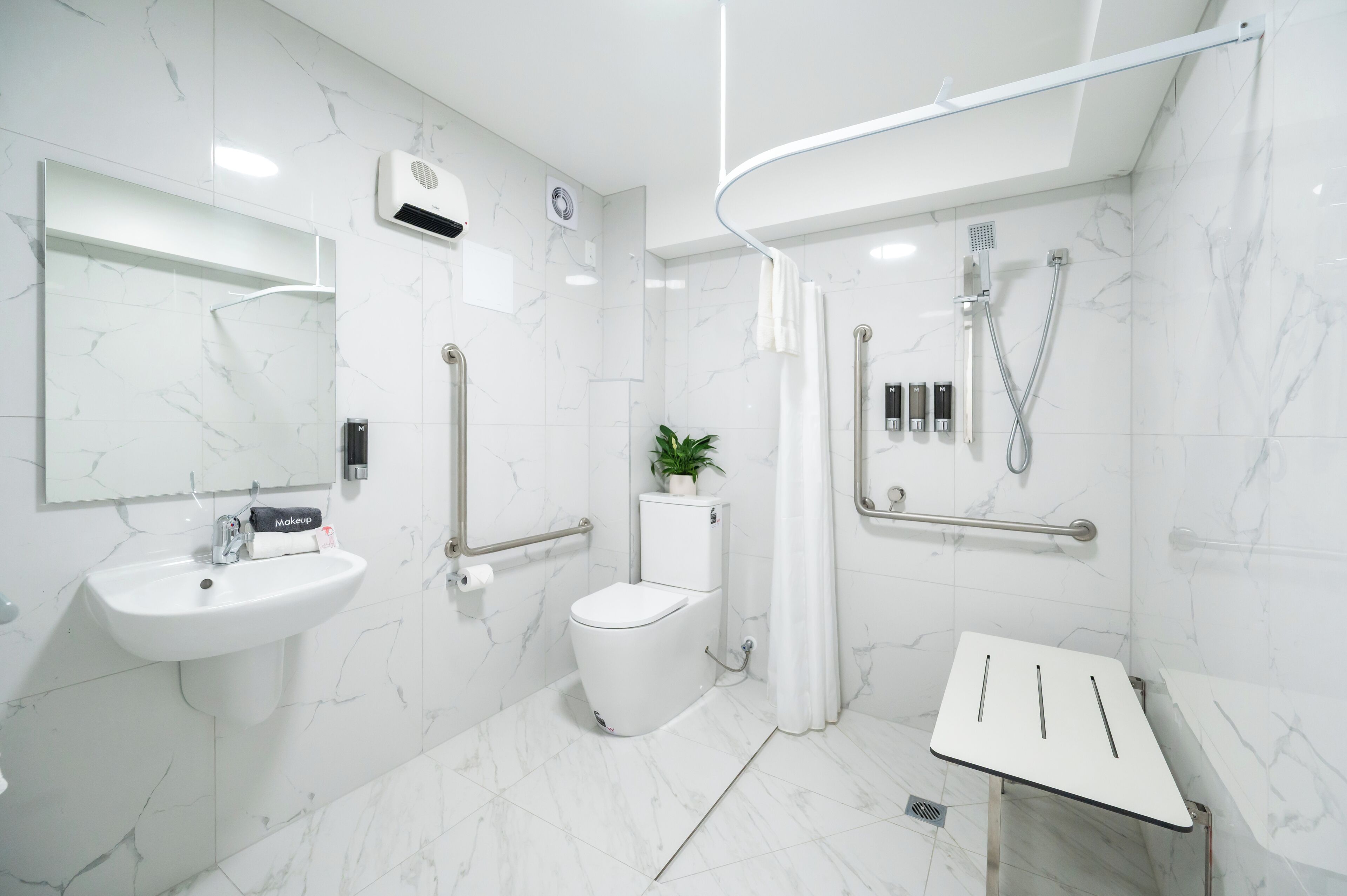 Ducha, cabezal de ducha tipo lluvia, artículos de tocador gratuitos