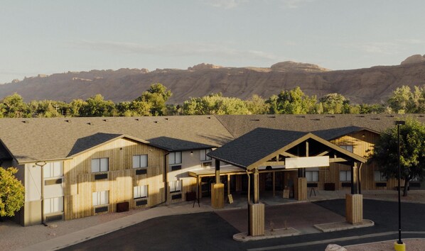 المنشأة من الخارج