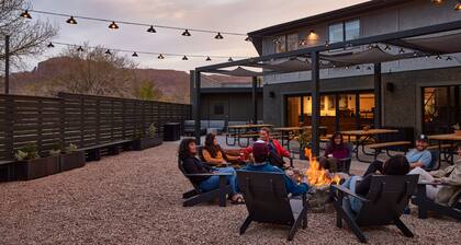 Slackline Moab, Outset Collection by Hilton