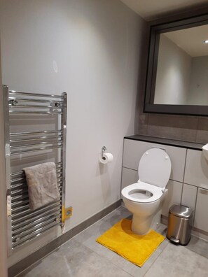 Apartment, 1 Queen Bed | Bathroom | Combined shower/tub, deep soaking tub, towels - 1 Bedroom in Luxury Apartment in Leeds (Leeds)
