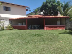 Outdoor dining - House with private pool in gated community (Camaçari)