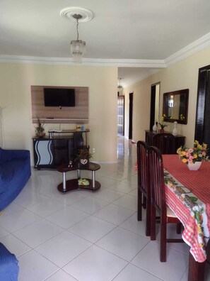 Interior - House with private pool in gated community (Camaçari)