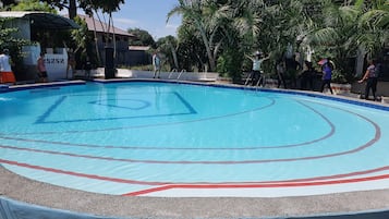 Außenpool, geöffnet von 07:00 Uhr bis 22:00 Uhr, Liegestühle