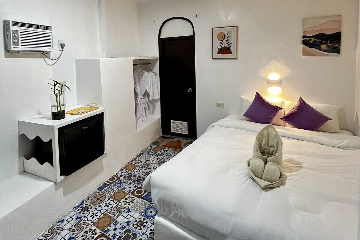 Standard Double Room, 1 Double Bed, Non Smoking, Poolside | Iron/ironing board (on request), WiFi (free), bed sheets