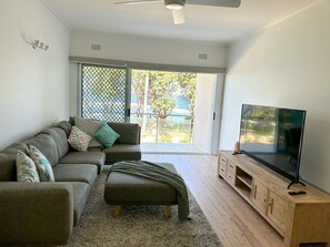 Smart TV - Esplanade Bliss (Cronulla)