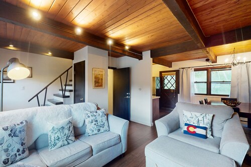 Remodeled, mountain view townhome with patio, fireplace & great location