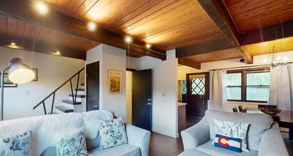 Remodeled, mountain view townhome with patio, fireplace & great location